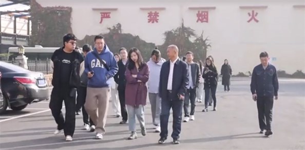 “云話山東”系列外宣活動(dòng)第五期“深化外事服務(wù) 助力農(nóng)企發(fā)展”專(zhuān)題活動(dòng)到棲霞市參訪